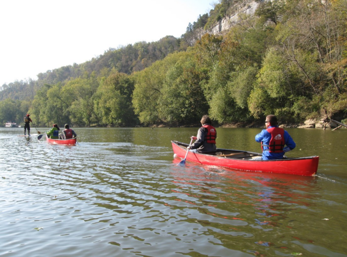 Students canoeing along the Dix River