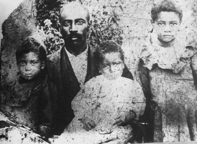 L to R Unknown, Berry Potter, Harrison Berry Potter, Daisy Potter